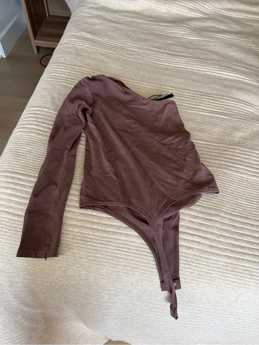 One-Shoulder Long Sleeve Bodysuit in Deep Brown